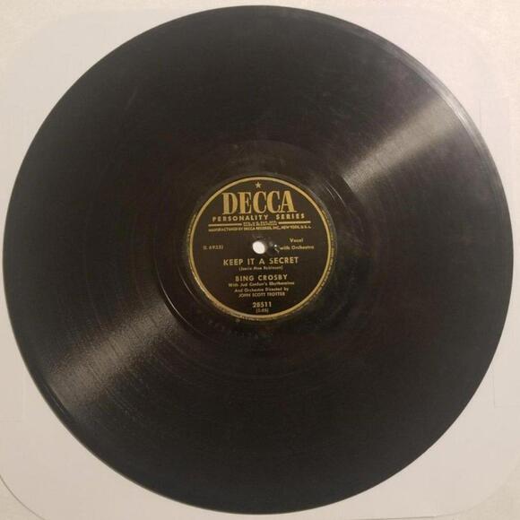 3/$25 Bing Crosby 78 RPM Keep It a Secret / Sleigh Bell Serenade Decca 28511 - Picture 1 of 5